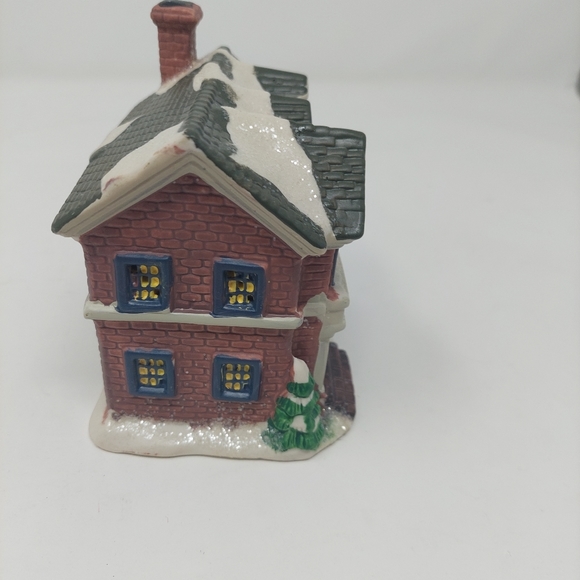 Wellington Square Christmas Village School House Porcelain Miniature Decoration - Picture 2 of 9